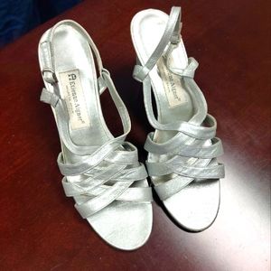 Pre-owned Etienne Aigner Heels in Sizes 9M.